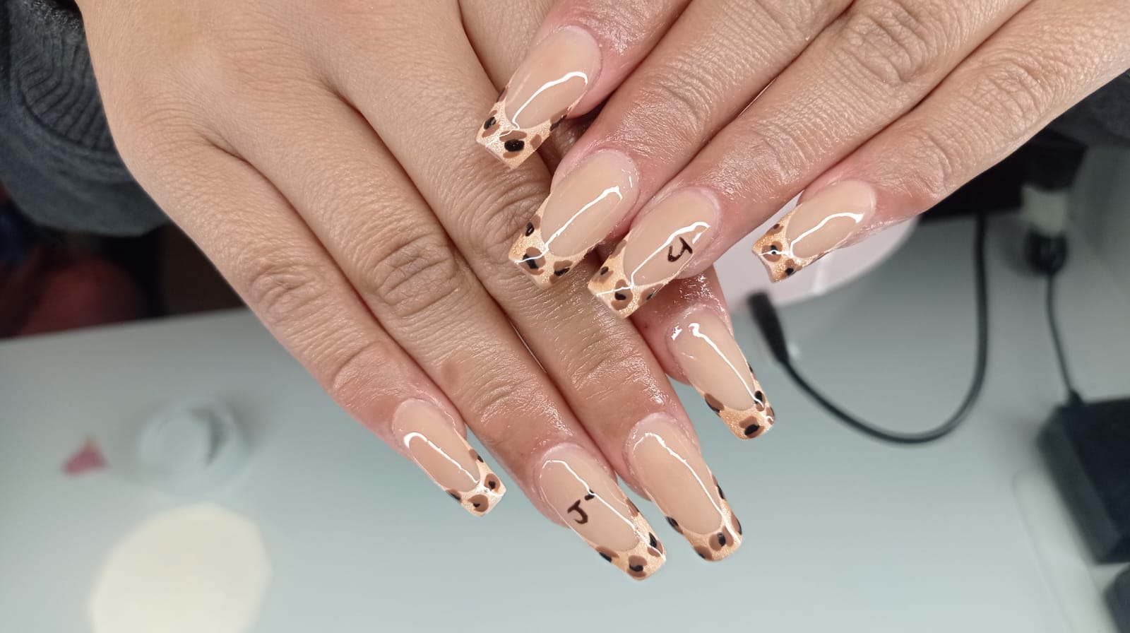 Manicure realizado en Margarita's Beauty Studio