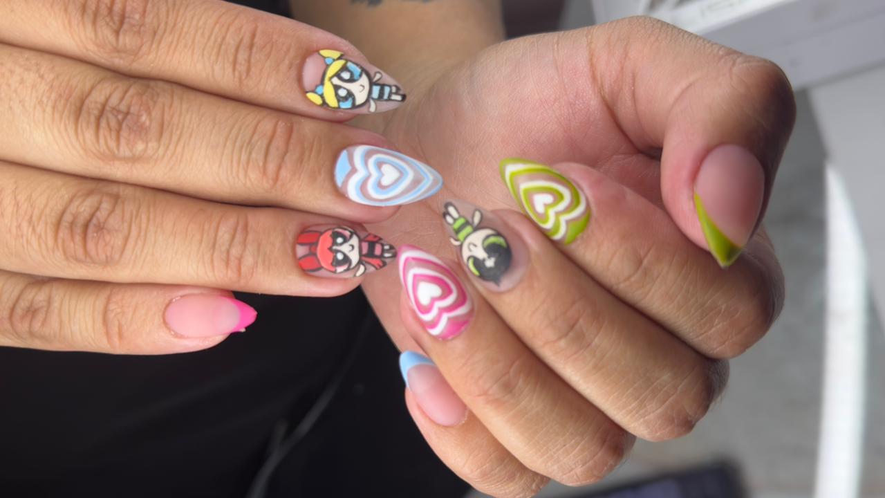 Trabajo de uñas Margarita's Beauty Studio 37