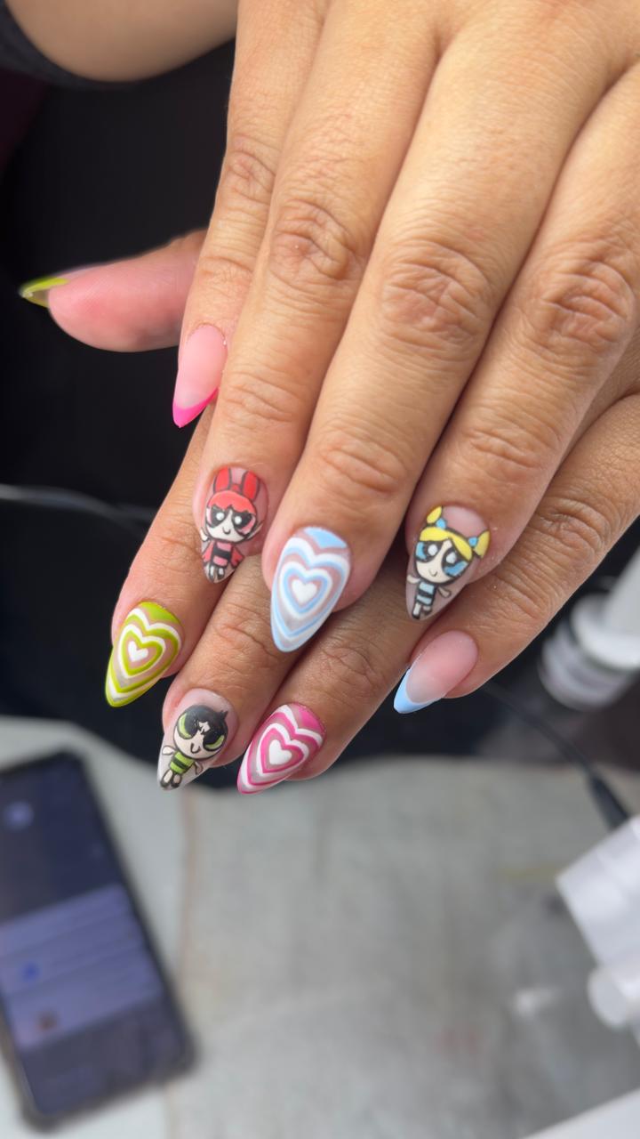 Trabajo de uñas Margarita's Beauty Studio 38