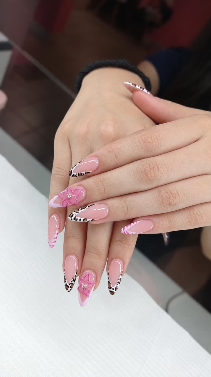 Trabajo de uñas Margarita's Beauty Studio 41