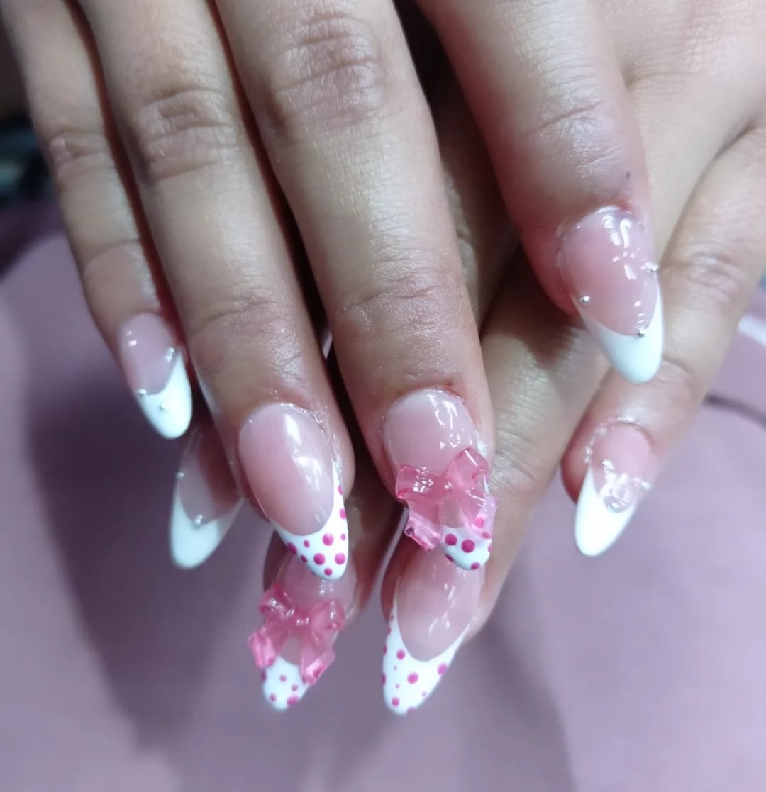 Trabajo de uñas Margarita's Beauty Studio 5