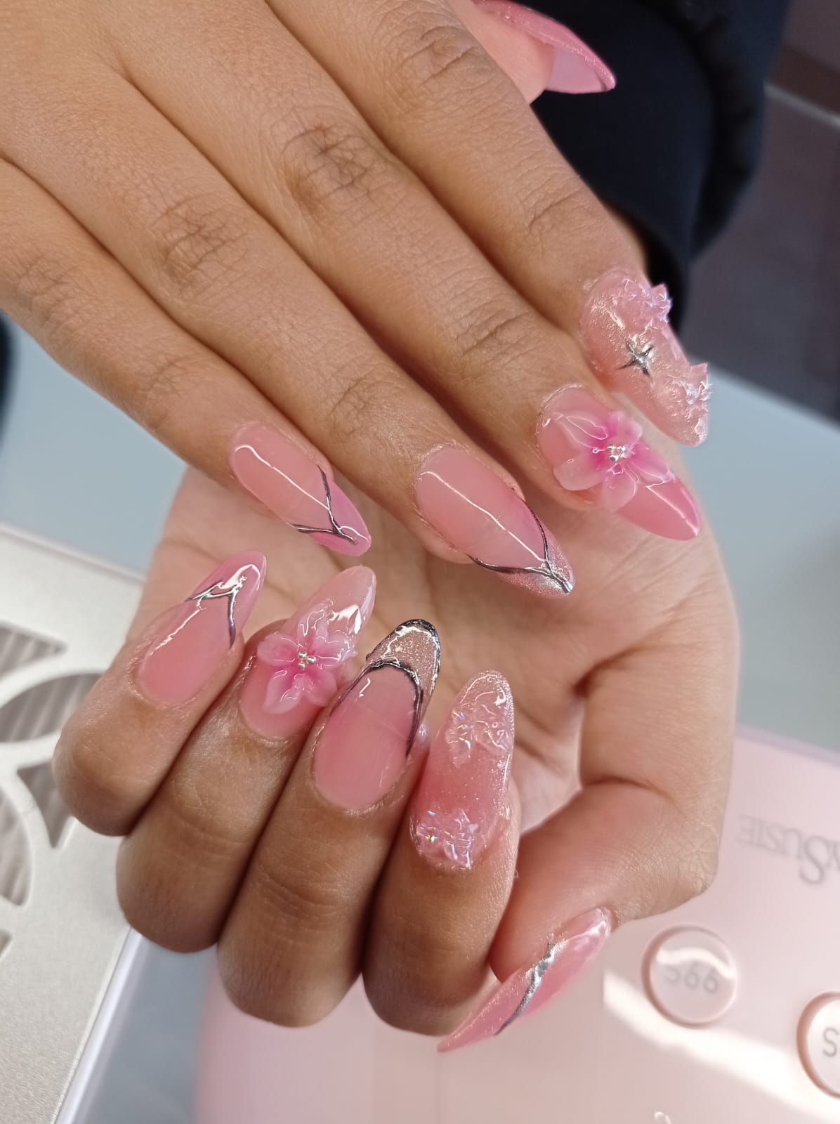 Trabajo de uñas Margarita's Beauty Studio 6